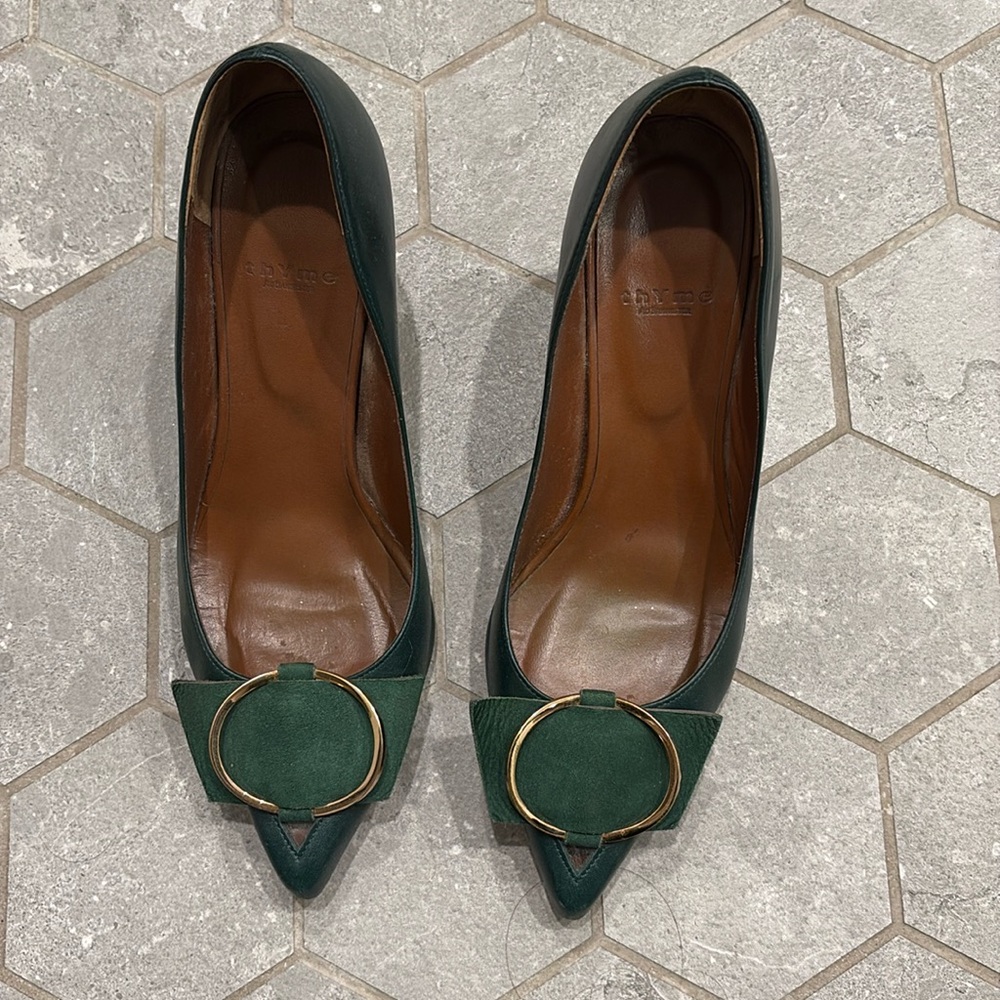 Green leather pumps with buckle detail